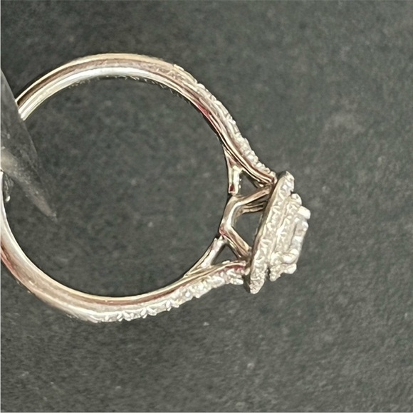 Tiffany & Co Platinum Engagement Ring - Picture 5 of 13